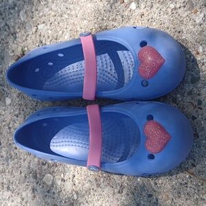 Girls crocs size 12 used condition